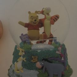 Winnie The Pooh musical Waterglobe