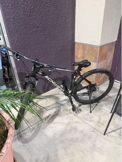 Schwinn Mountain Bike – Black – Great Condition