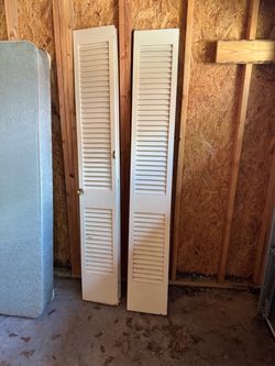 White Louvered Bi-Fold Closet Doors - Matching Pair