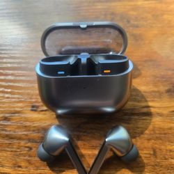Samsung Galaxy Buds 3 – Lightly Used