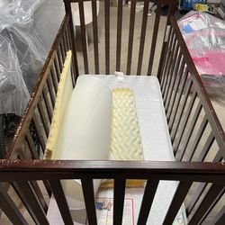 Summer 15700 Standard Size 27 1/4” in. X 51 5/8” in. Sweet & Simple Nursery Brown Crib With Mattress And Pads
