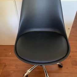 Black Rolling office chair