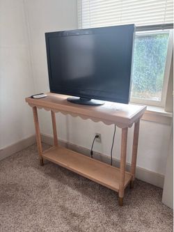 Opalhouse Jungalow Scalloped Edge Table