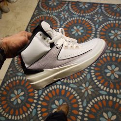 Jordans Size 8 Retro 2 Pythons 