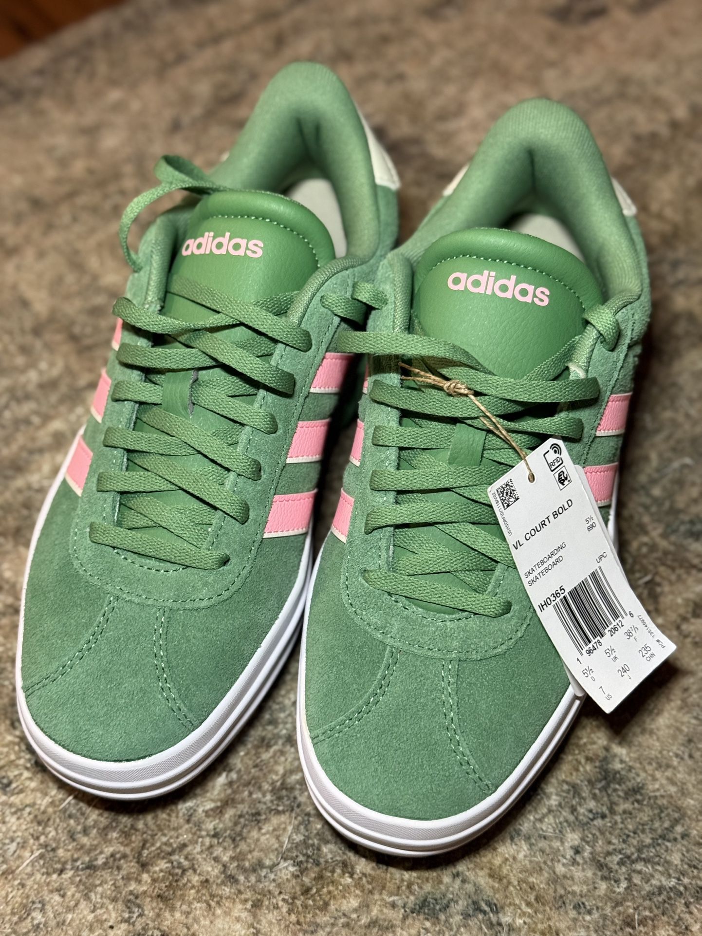 Adidas Sneakers 