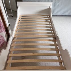 Ikea extendable bed frame with mattress