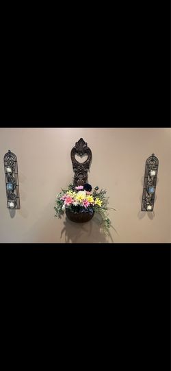 FLOWER HOLDER WITH CANDLE HOLDERS