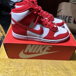 Nike University Red dunk