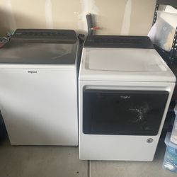 Whirlpool, Washer And Dryer Set