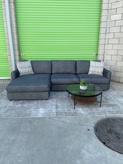 *Free Delivery* Bassett Sectional Couch Sofa