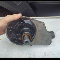 2000 2500hd power steering pump, $150/Bestoffer Or Trade 