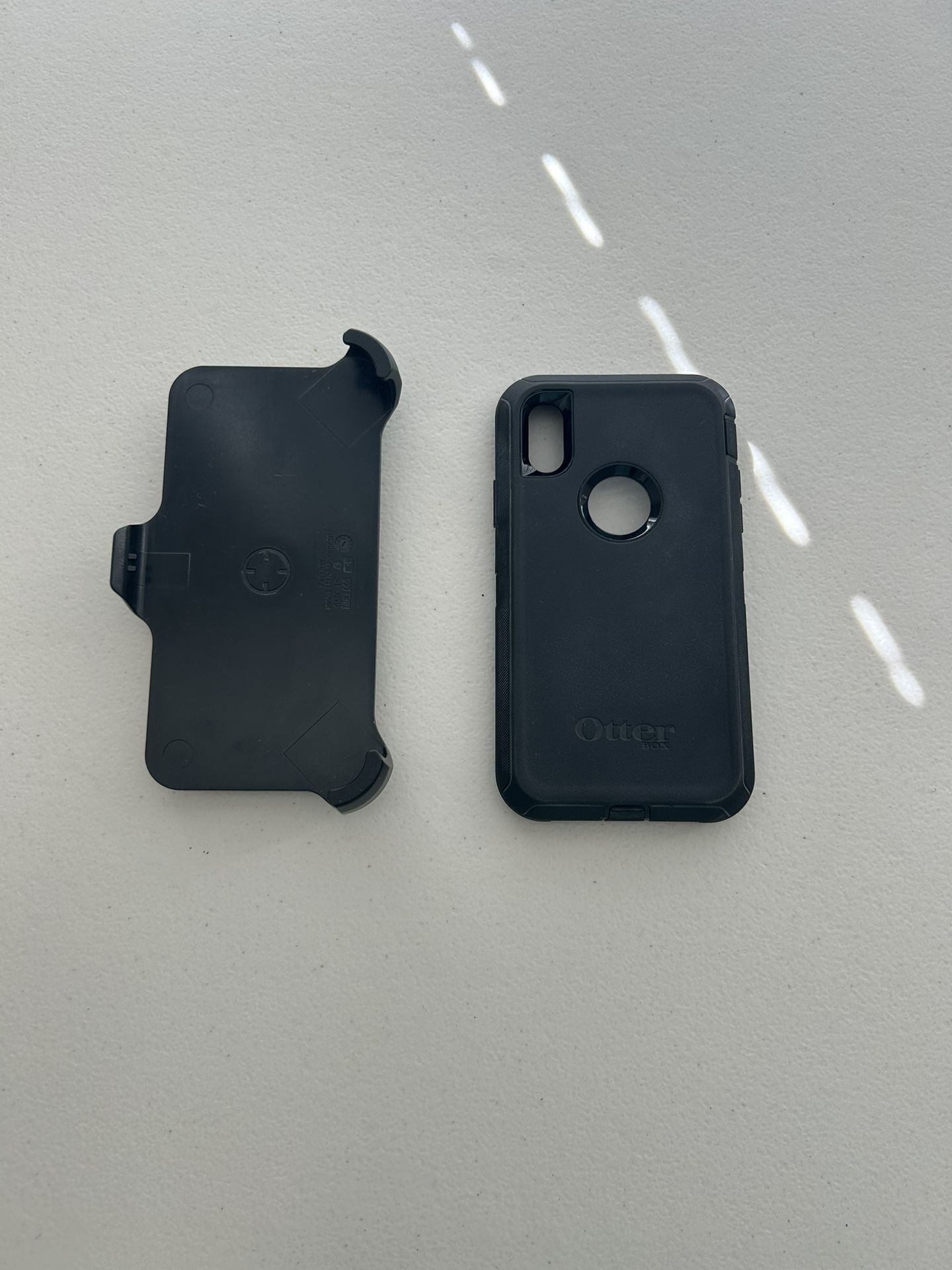OtterBox Defender Case with Belt Clip – iPhone X / XS (Black)