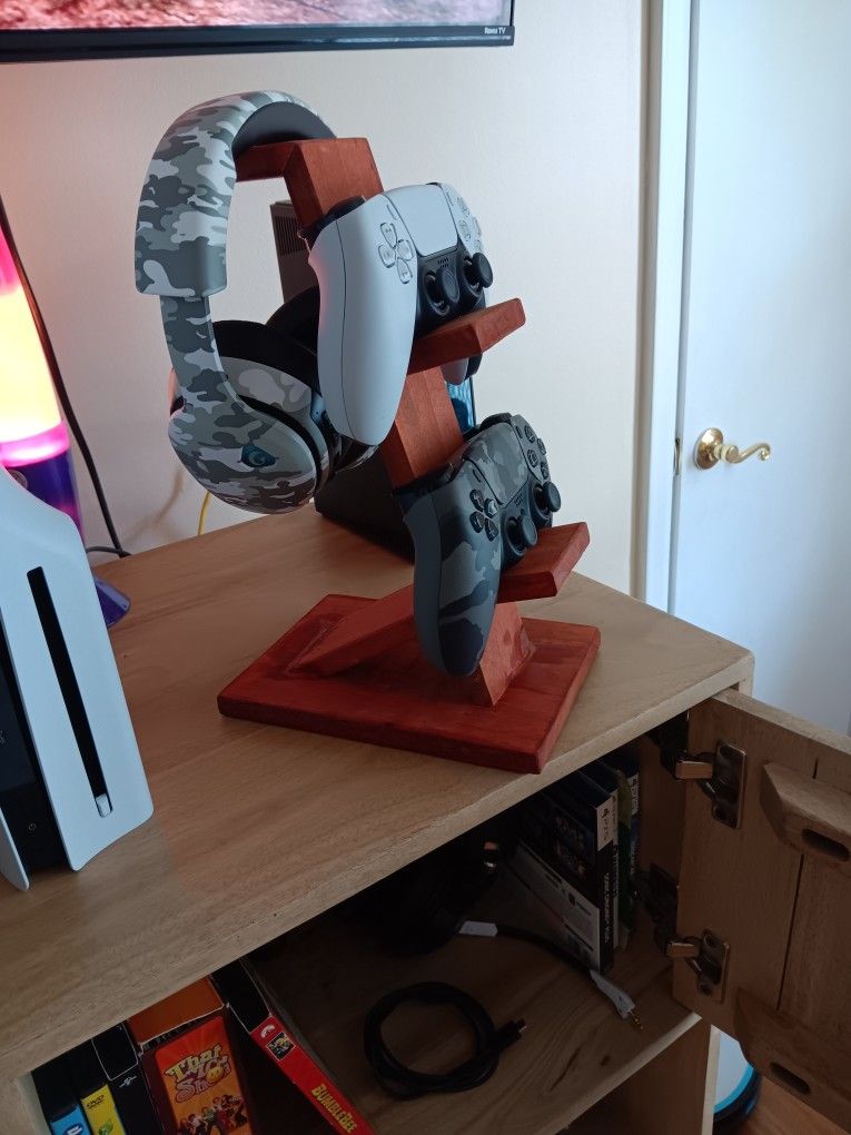 Controller/headset Stand