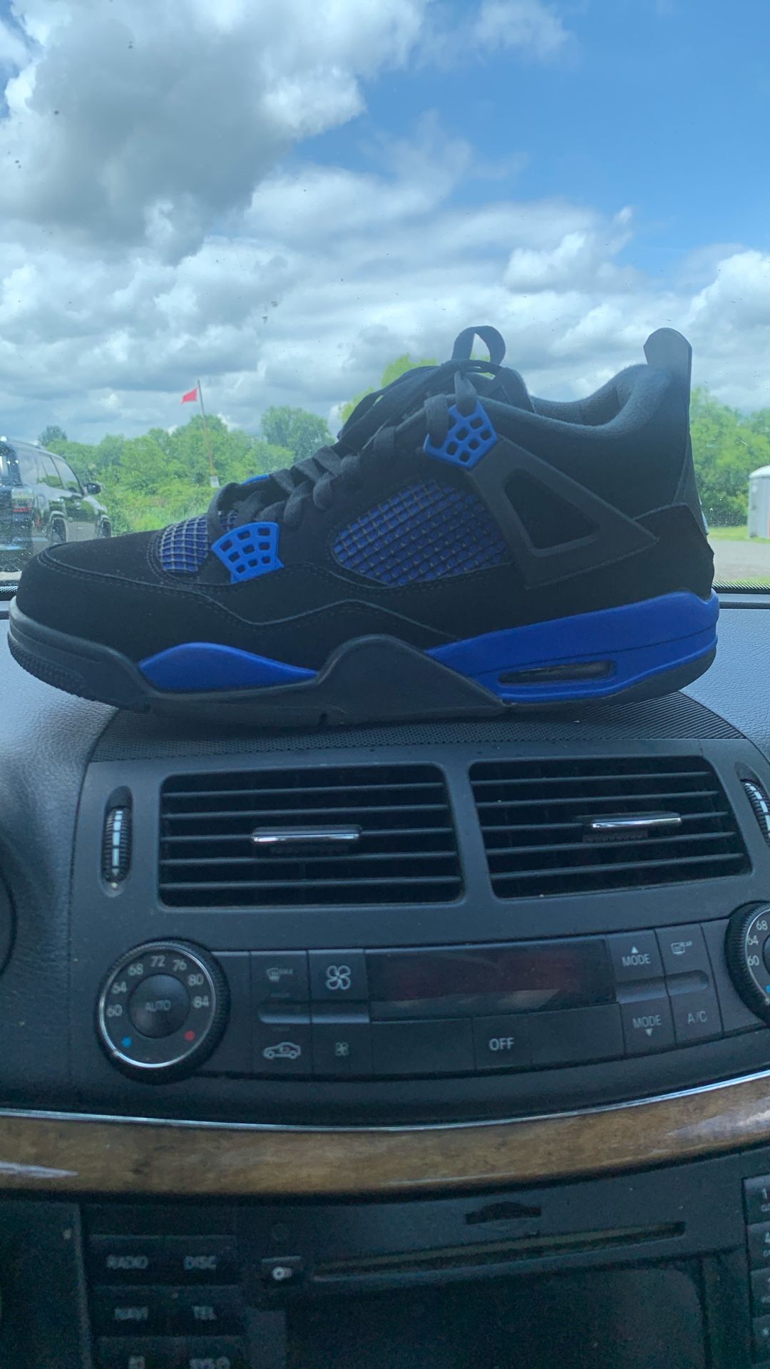 BLUE THUNDER Jordan 4.