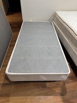 Saatva 8.75" Foundation, Twin, Like New, Perfect Condition