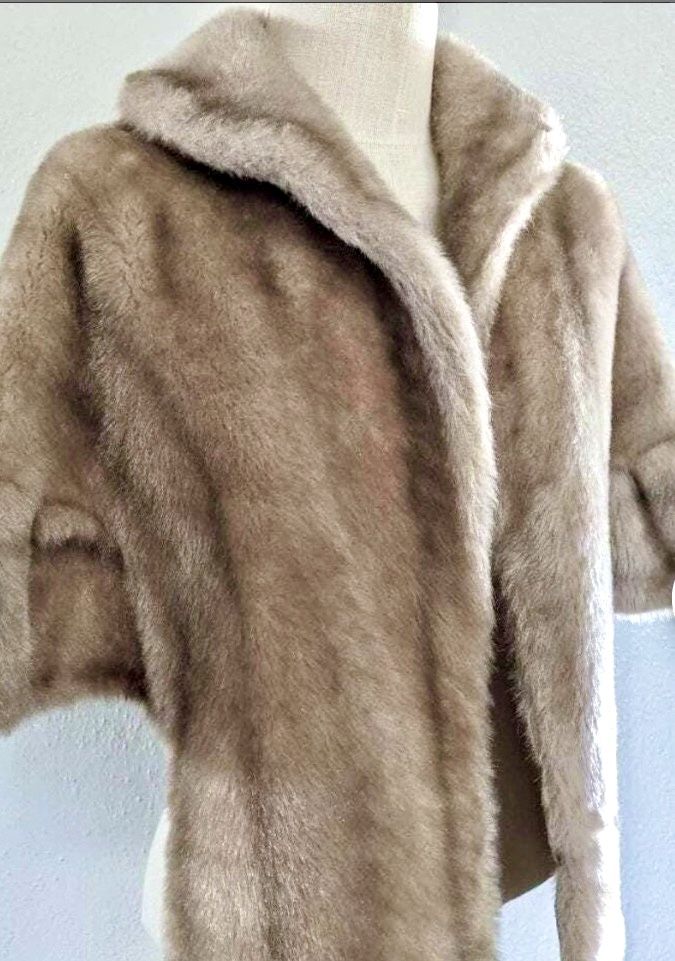Faux Fur Stole-Attractive Light Brown-Blond -1950's Vintage Bridal, Evening and or Special Occasion. Used