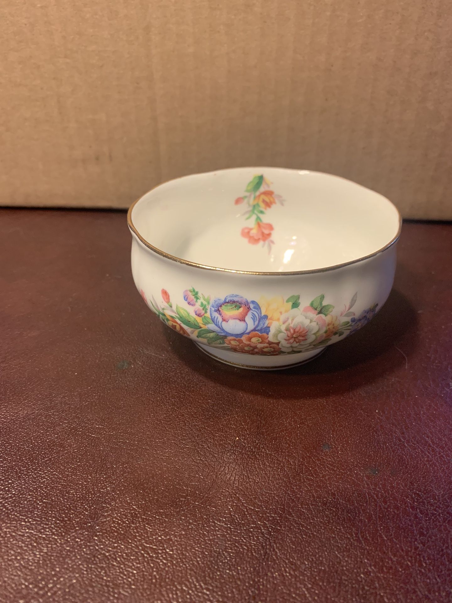 VINTAGE WINDSOR BONE CHINA SUGAR DISH PINK AND YELLOW FLOWERS ~SEE PICTURES~ VERY NICE PRE-OWNED CONDITION. MEASURES ABOUT 2 INCH TALL X ABOUT 3