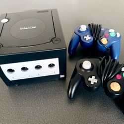 Nintendo GameCube Console & 2 Controllers