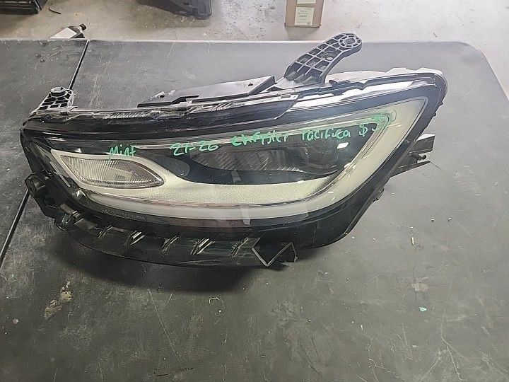 Chrysler Pacifica Left Driver Headlight Mint Condition 2021 2022 2023 2024 2025 2026 Part $350