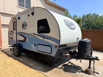 2018 R-POD 20ft with Slide Sleeps 4 MUST SELL