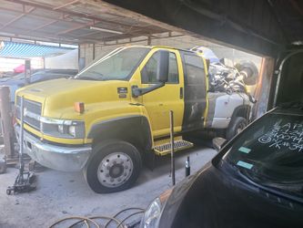 2000.
Three kodak Duly diesel six point six Allison transmission automatic. Needs to be finished pait runs drive