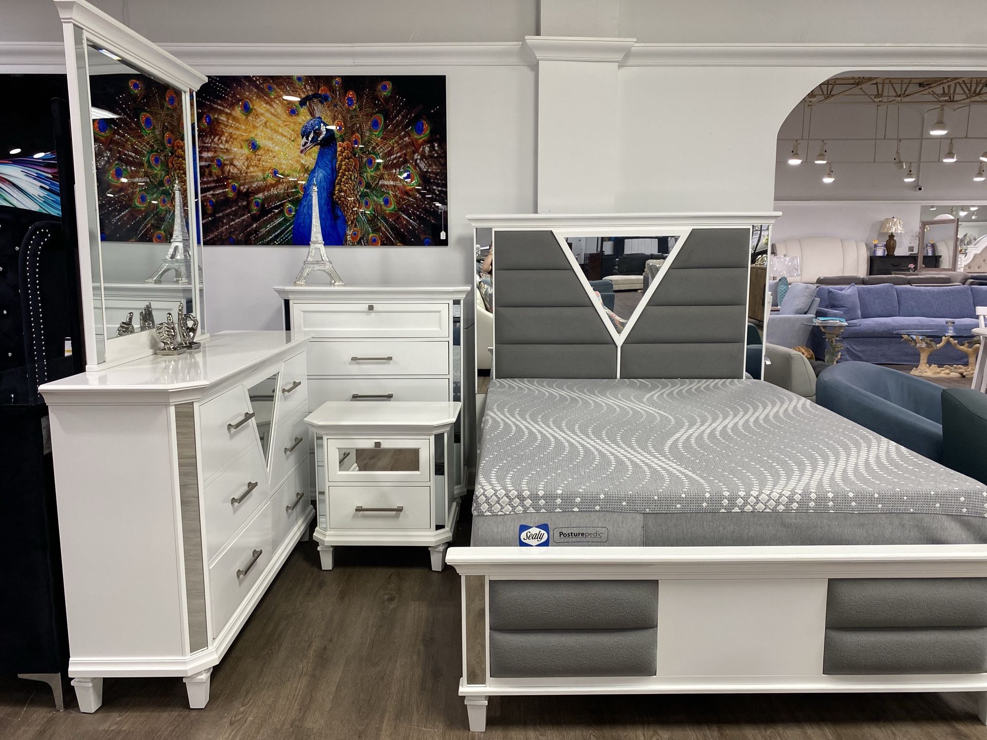 Modern Contemporary Queen Bedroom Set with Mirror and Soft Material