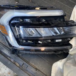 2022 Ford Expedito Right Headlight 