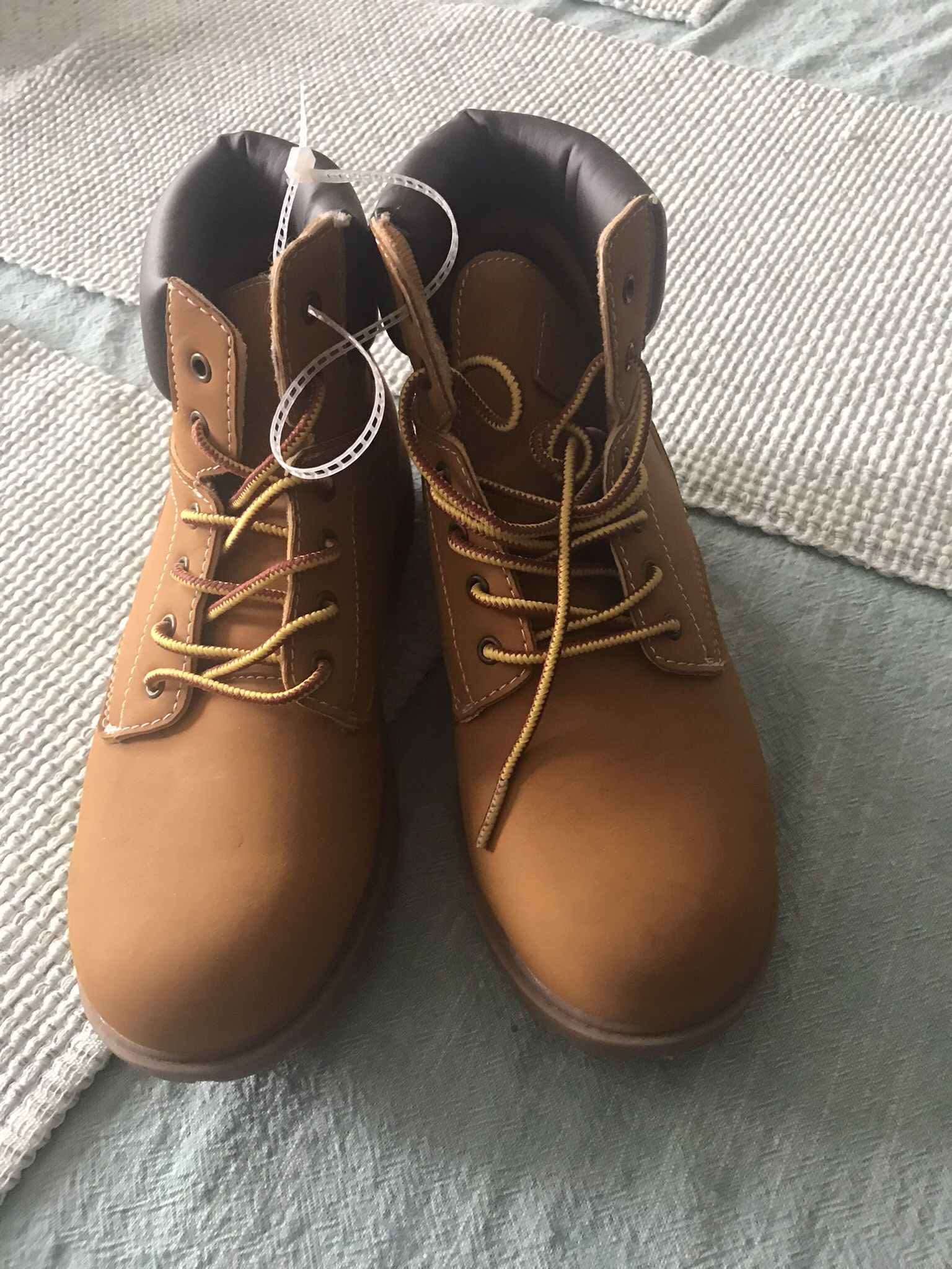 Levi Steel Toe Work Boots Size 4,5. Girls Youth Regular Price I Paid 120