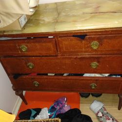 Dresser