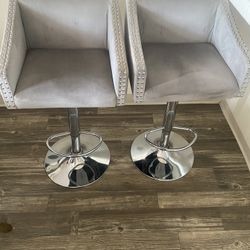 Set Of 2 Gray Velvet Bar Stools 