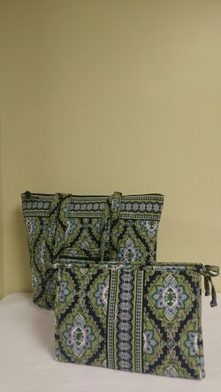 A Super Cute Vera Bradley Bag w/ Matching Makeup bag/Wallet