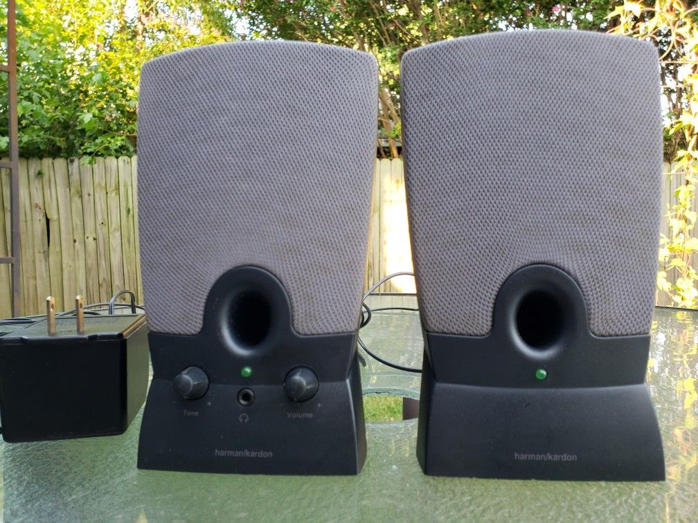 2 Computer Sleakers HARMAN KARDON Myltimedia computer system