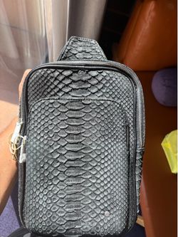 Cross body pecheras