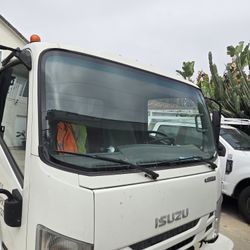 Isuzu 2022 gas engine dump truck 