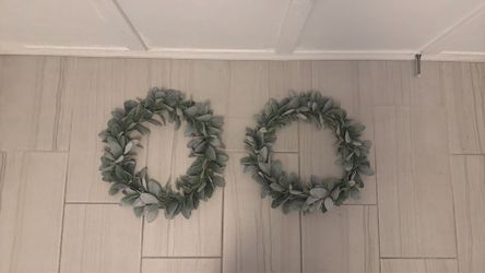 Leafy wreaths