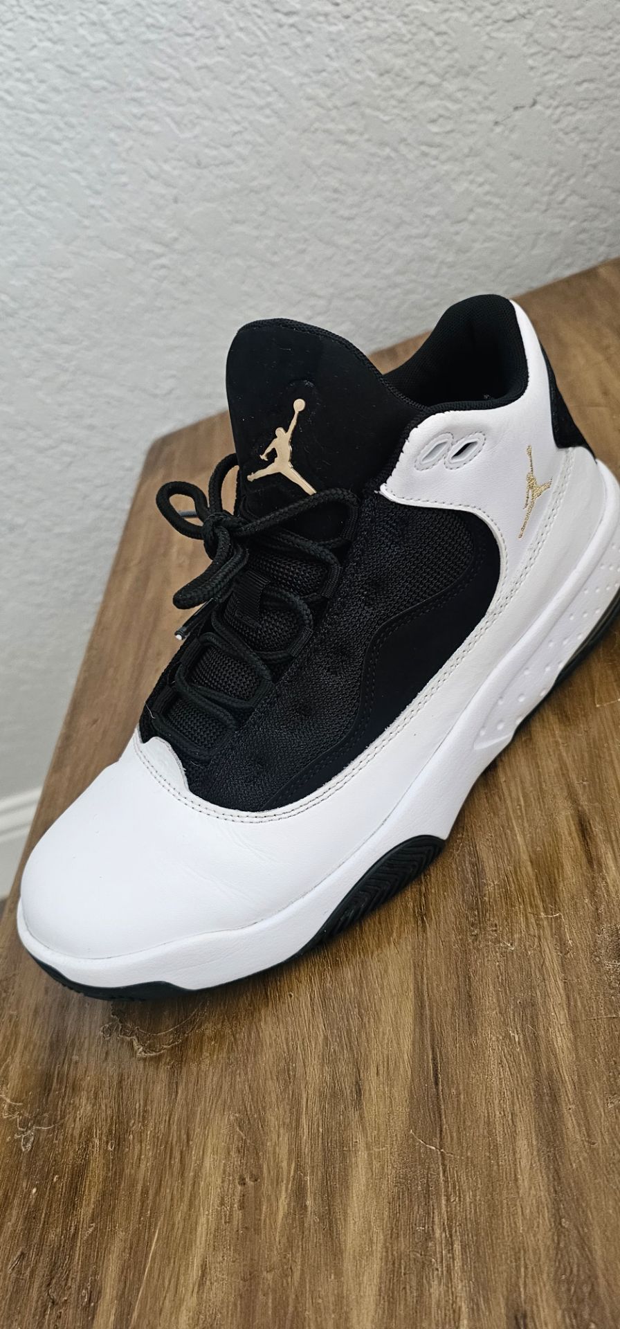 Jordan Max Aura 2 men's Size 8