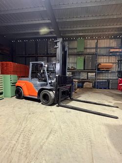 2017 Toyota 15,500lbs capacity forklift