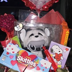 100% Authentic Limited Edition Stitch Panda Valentine's Day Gift Basket! 💝 Others Available

Labubus Available
Baby Threes Available
