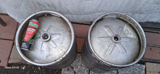 2 large Beer kegs