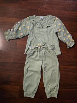 2-piece daisy outfit