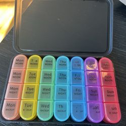 Weekly pill organizer