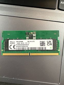 8GB SK Hynix DDR5 5600MHz SODIMM laptop memory stick.