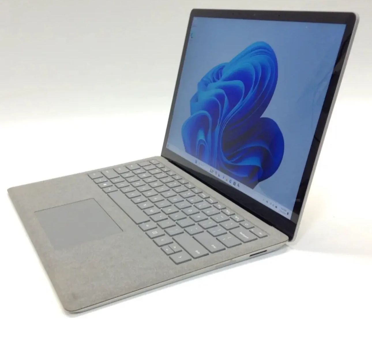 Microsoft Surface Laptop 2 i5-8350U, 1.7GHz, Dual-Core 8GB RAM 128GB SSD 13.5" touchscreen