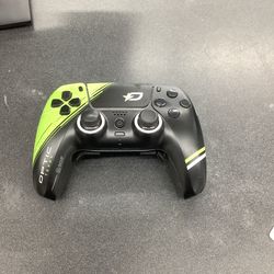 BLACK AND GREEN SCUF PS5 CONTROLLER