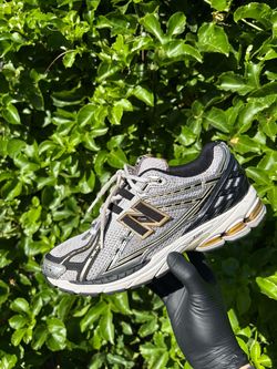 Size 8.5 New Balance 1906R 2022 White Metallic Gold Men's 8.5 M1906RA
