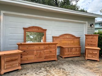 Broyhill Fontana Solid Pine Wood Bedroom Set – 7 Piece