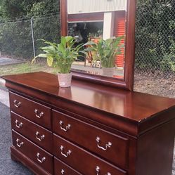 Quality Solid Wood Long Dresser With Big Drawers, Big Mirror. Drawers Sliding Smoothly. Delivery Available 