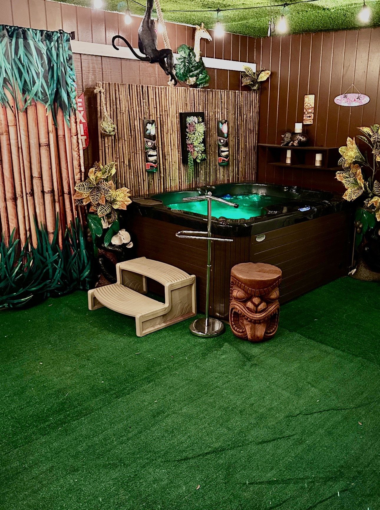 Luxuria Spa Hot Tub jacuzzi New