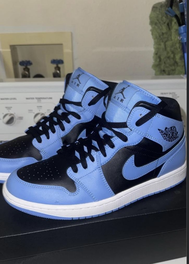 JORDAN 1 UNIVERSITY BLUE AND JORDAN 4 INFRARED