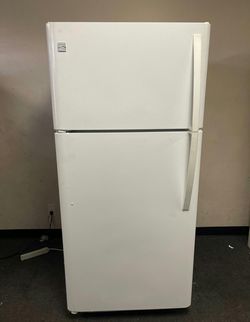 Kenmore Top Mount Fridge in White with Adjustable Shelves